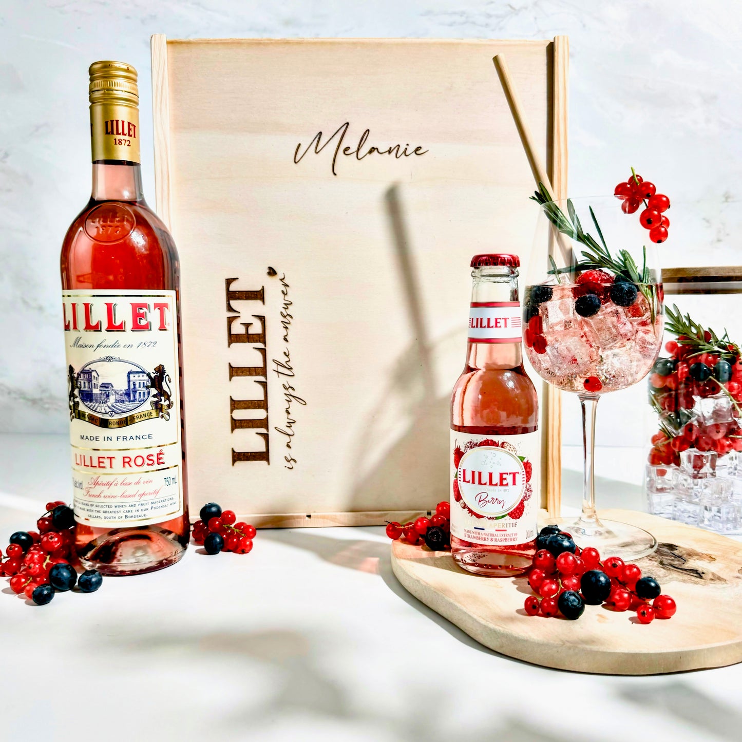 LILLET Holzbox | inkl. 2 Gläsern & LILLET | PERSONALISIERBAR |Besties | Mädelsabend