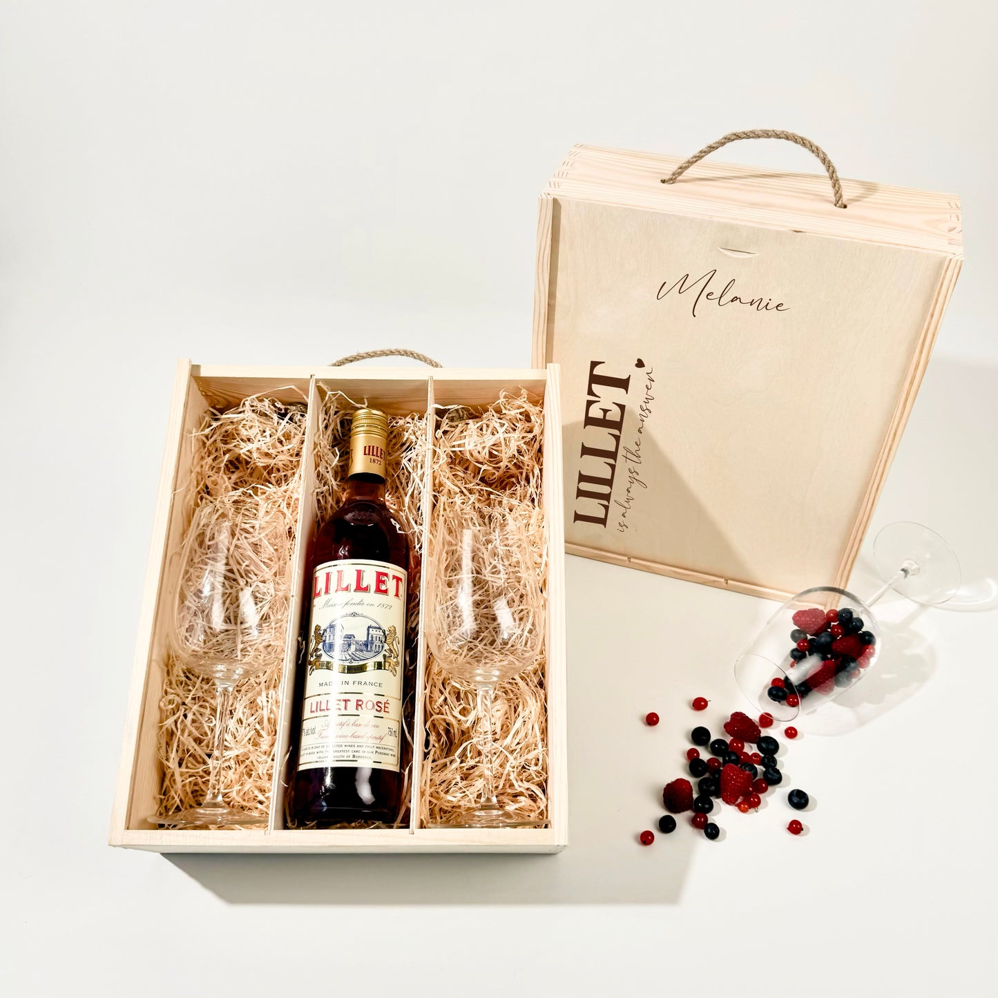 LILLET Holzbox | inkl. 2 Gläsern & LILLET | PERSONALISIERBAR |Besties | Mädelsabend