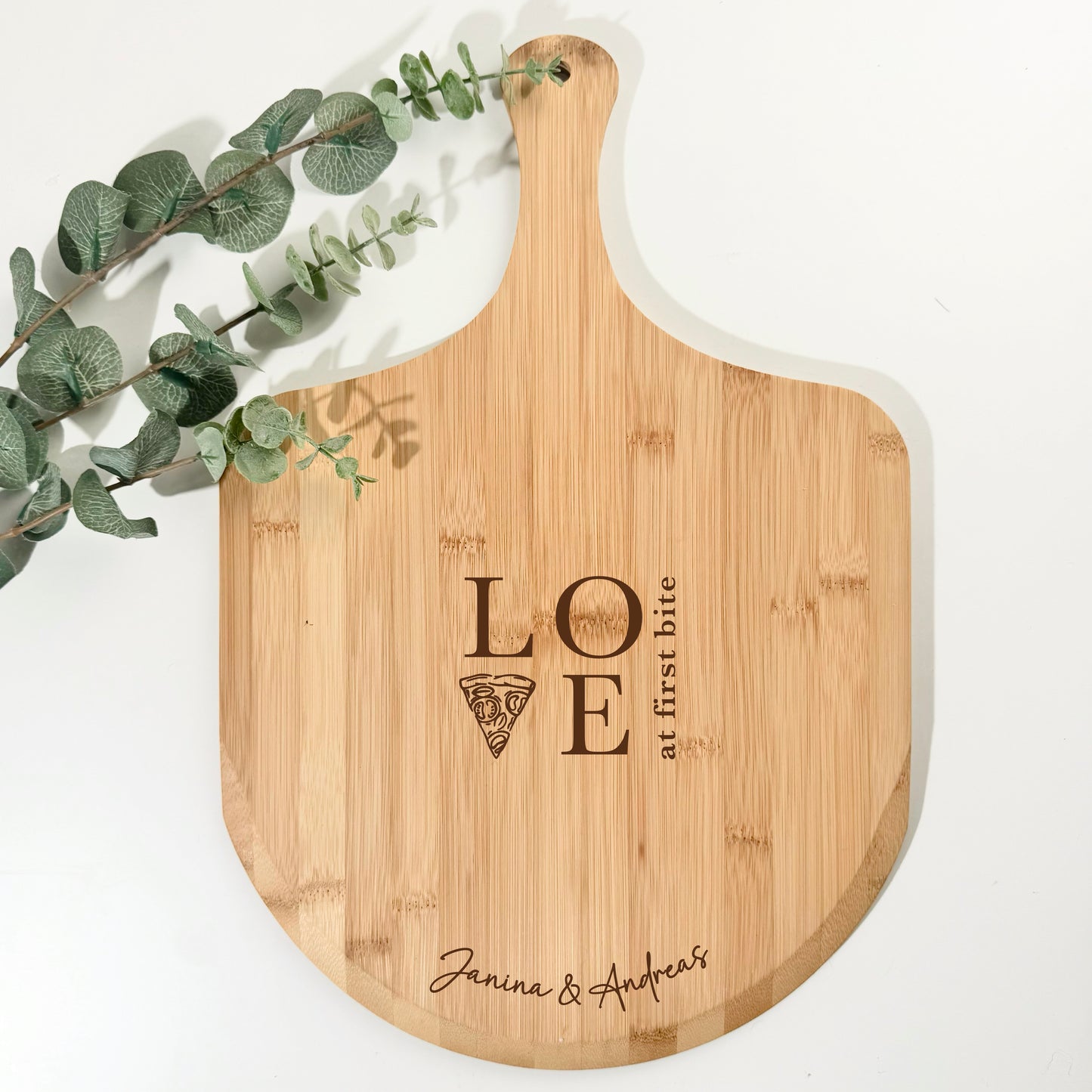 Pizzabrett aus Bambusholz – 45x30 cm | personalisierbar mit Gravur