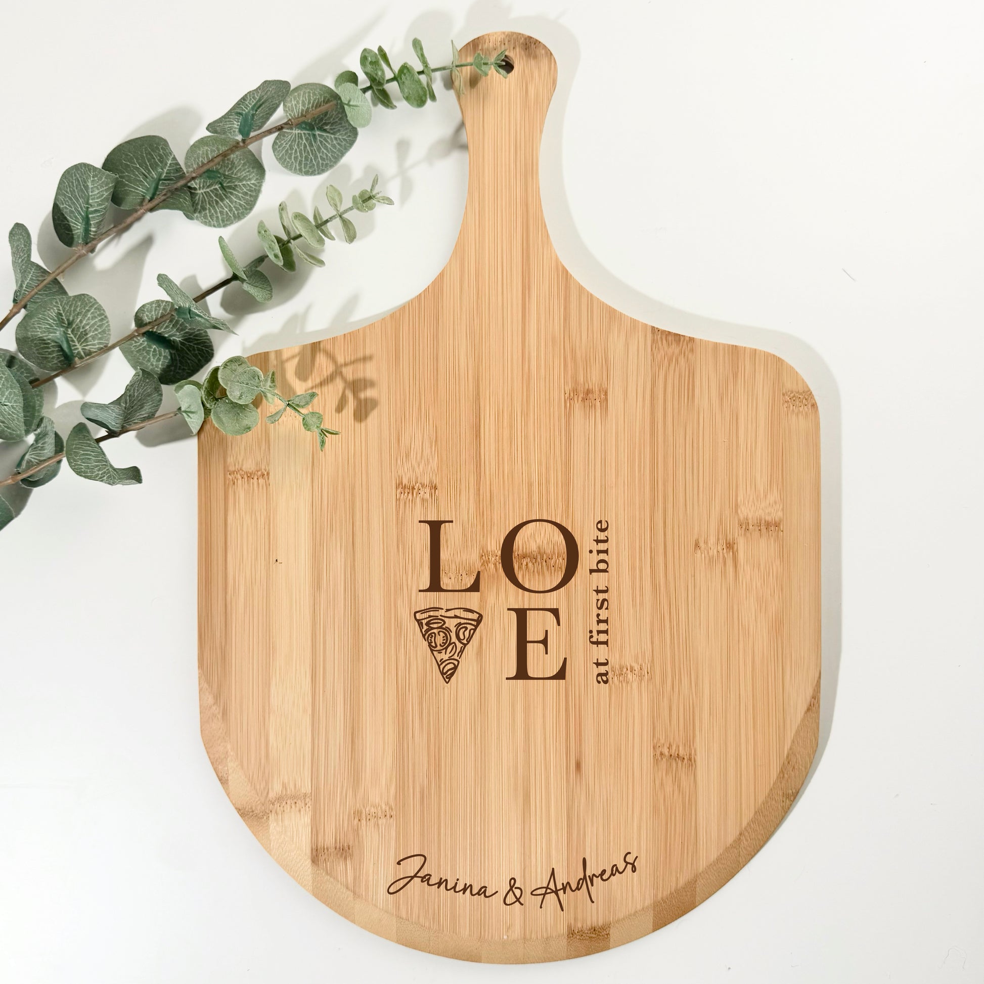 Personalisierter Bambus-Pizzateller mit Gravur | 32 cm Geschenk für  Pizza-Liebhaber – BLOOMST