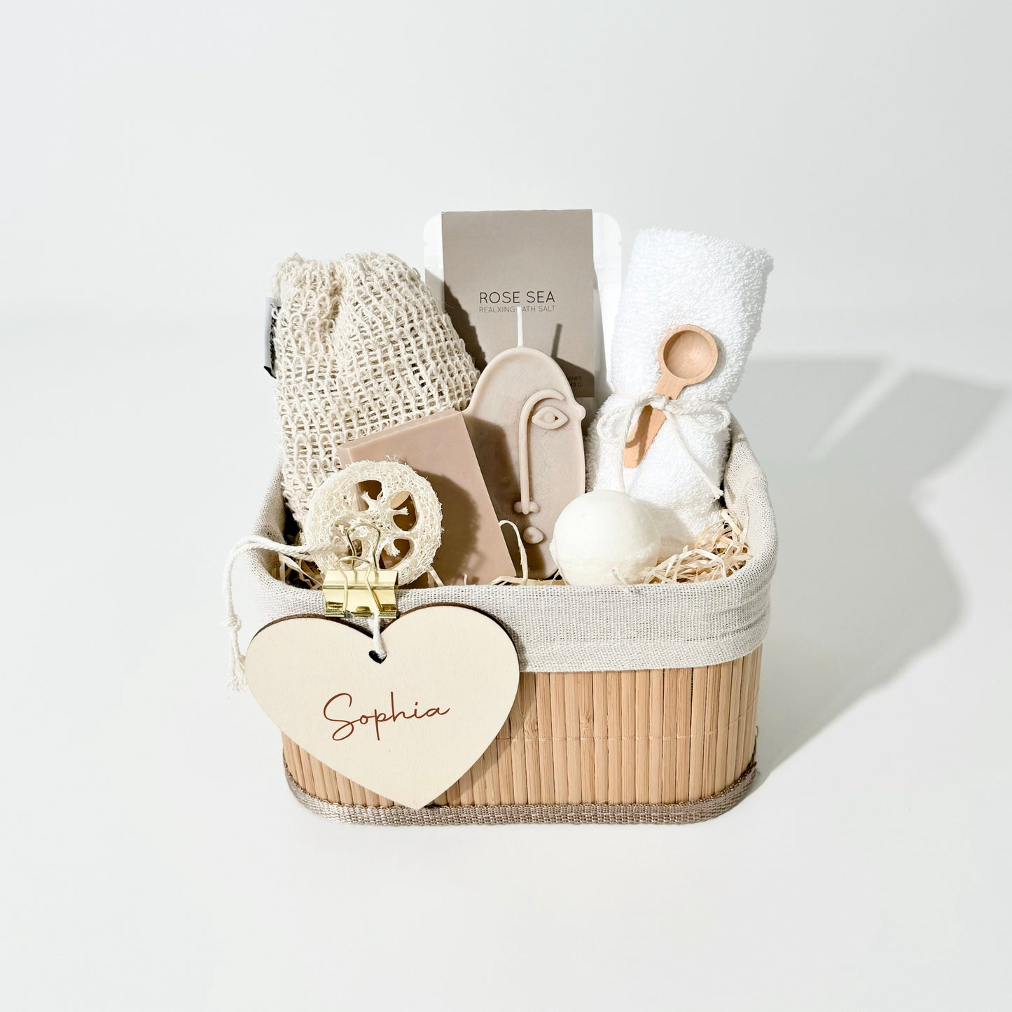 Spa Geschenkkorb mit handgemachten Pflegeprodukten, Kerze, Seife und Badesalz in Bambuskorb – Erholung Geschenkset für Zuhause